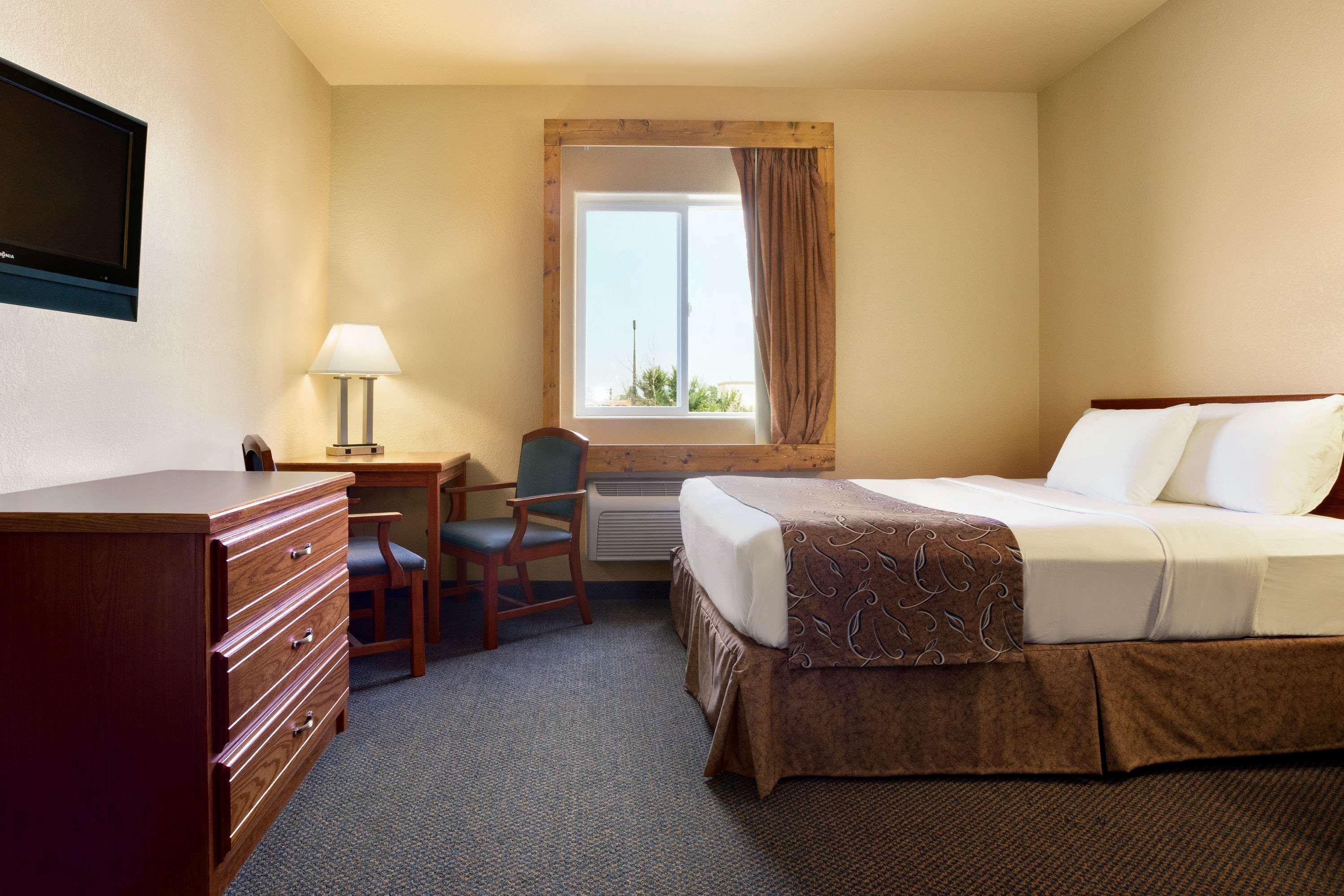 Travelodge By Wyndham Gillette Esterno foto