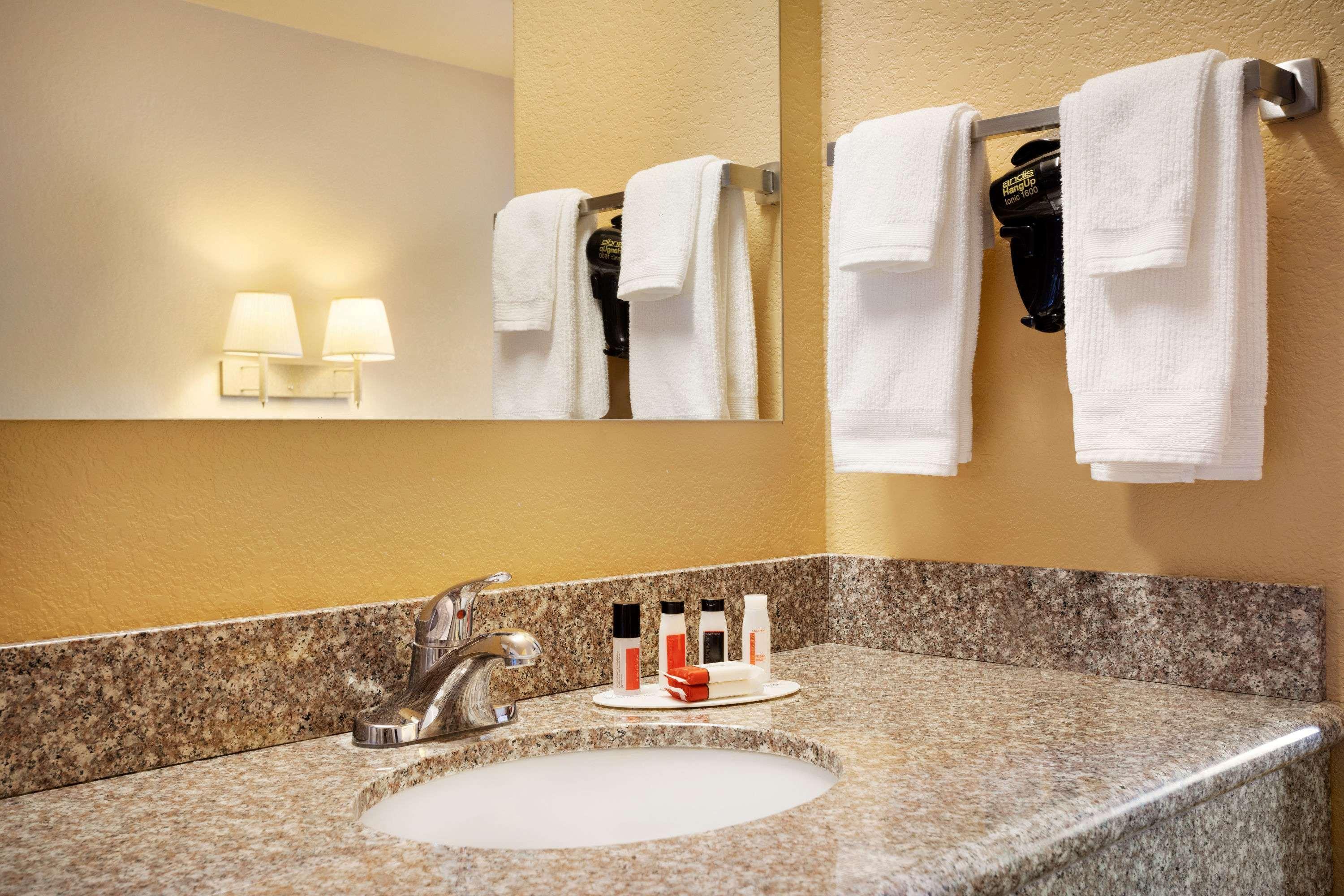 Travelodge By Wyndham Gillette Esterno foto
